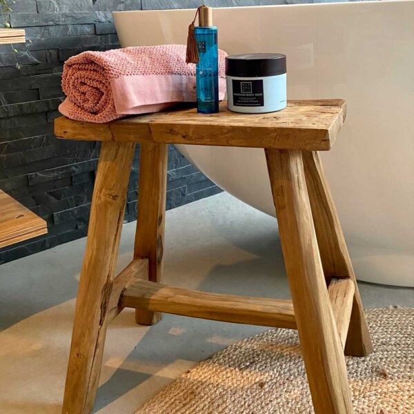 Alter Holzhocker